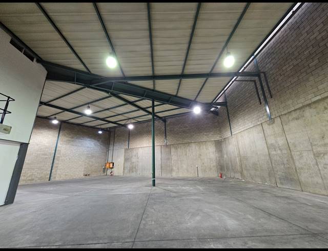 759M² WAREHOUSE TO LET IN LINBRO PARK
